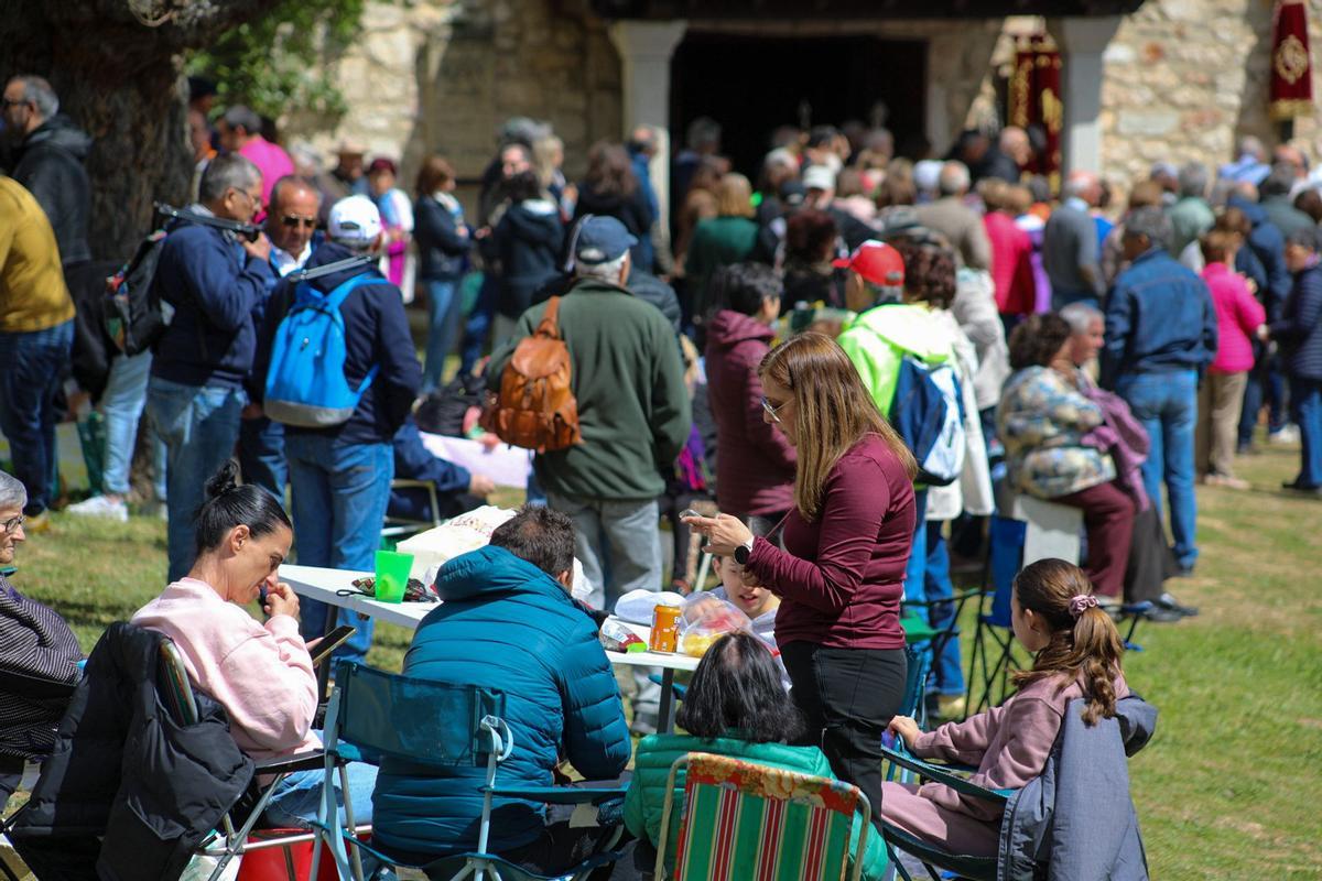 GALERÍA | Los zamoranos llenan la pradera de Valderrey en la romería del Cristo