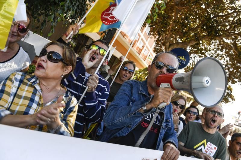 LAS PALMAS DE GRAN CANARIA  05-12-2018 LAS PALMAS DE GRAN CANARIA.  ManifestaciÓn de trabajadores de limpieza de RALONS delante de las Oficinas Municipales.  FOTOS: JUAN CASTRO  | 05/12/2018 | Fotógrafo: Juan Carlos Castro