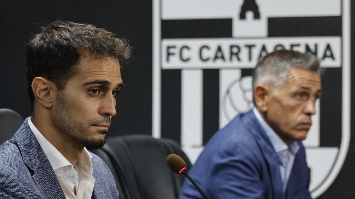 Alejandro Arribas, nuevo propietario del FC Cartagena, junto a Víctor Alonso, director general