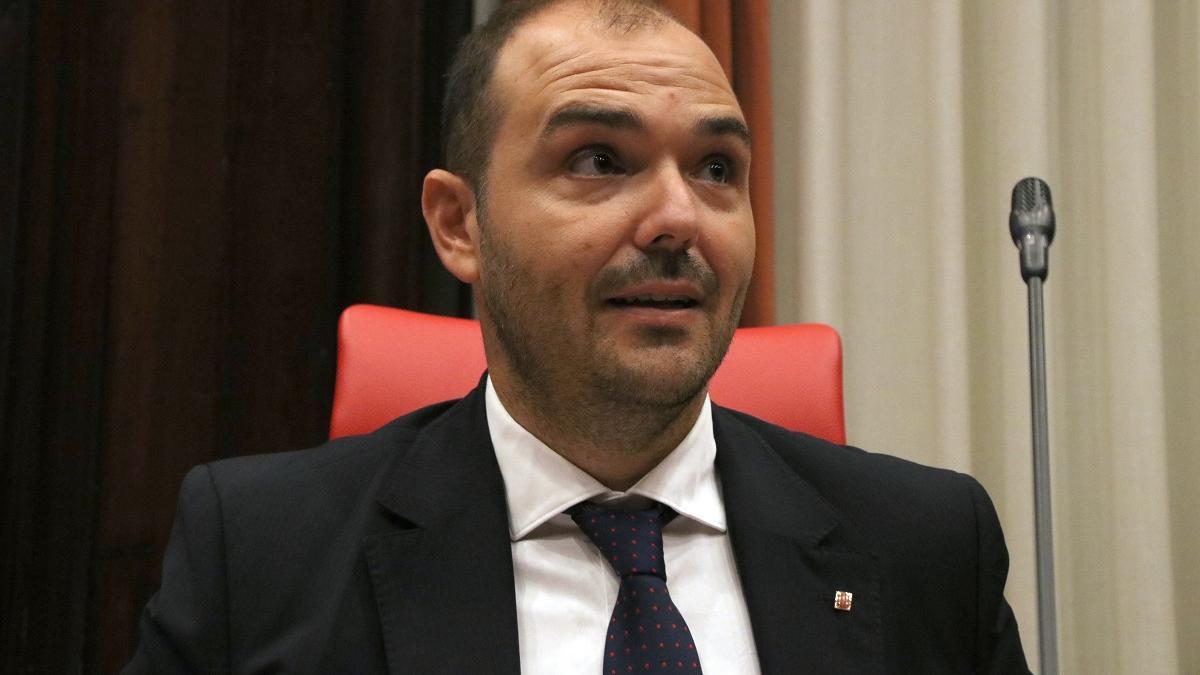 El conseller de Presidència, Albert Dalmau, en la comparecencia en el Parlament