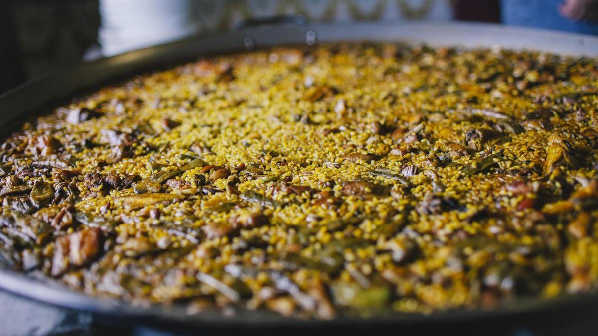 La paella escala a la segunda posición en el ranking de platos tradicionales más pedidos a domicilio