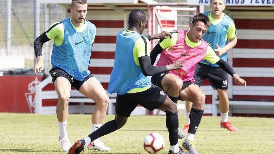 Juan Rodríguez, Cofie, Pedro Díaz y André Sousa, en un momento del entrenamiento de ayer.