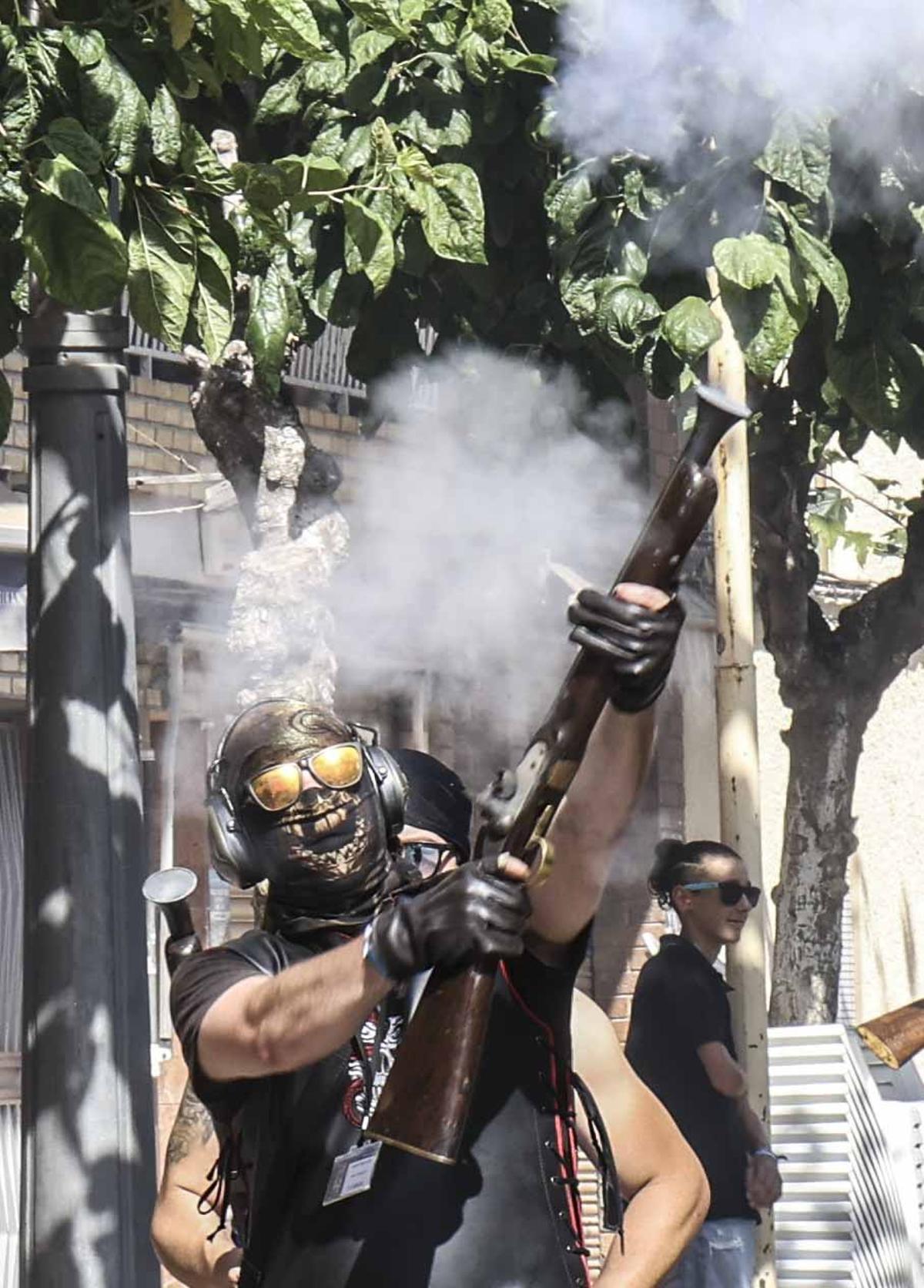 Los cristianos reconquistan el castillo en el último día de los Moros y Cristianos en Mutxamel