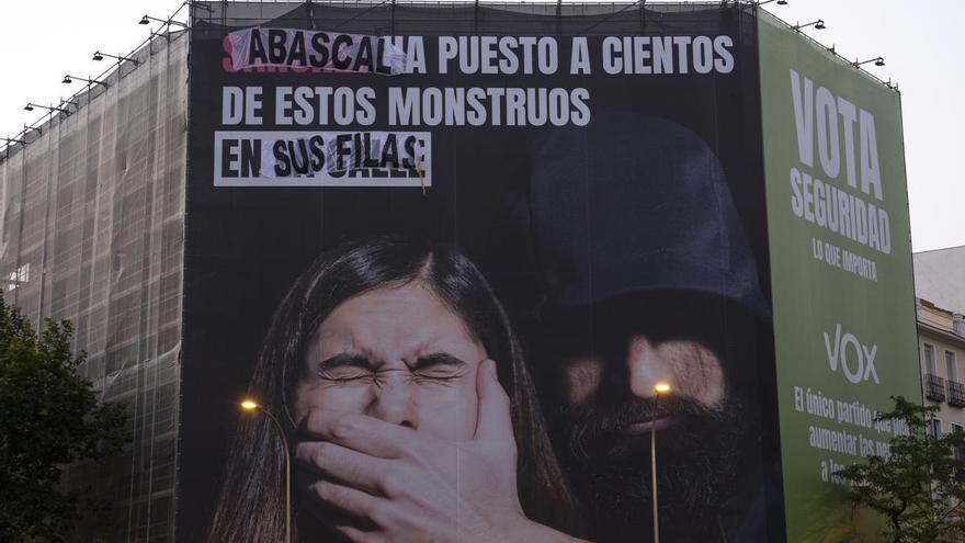 Boicotean la lona de Vox contra Pedro Sánchez en Madrid