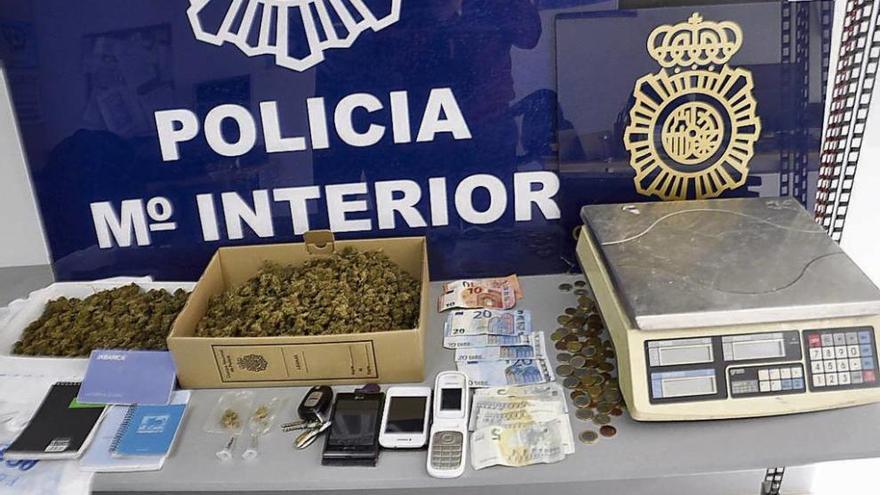 Droga incautada a los detenidos. // Policía Nacional