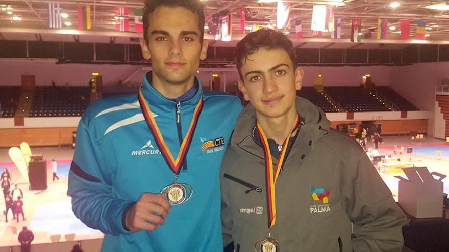 Alejandro Jiménez y José Jareño, con sus medallas en Hamburgo.