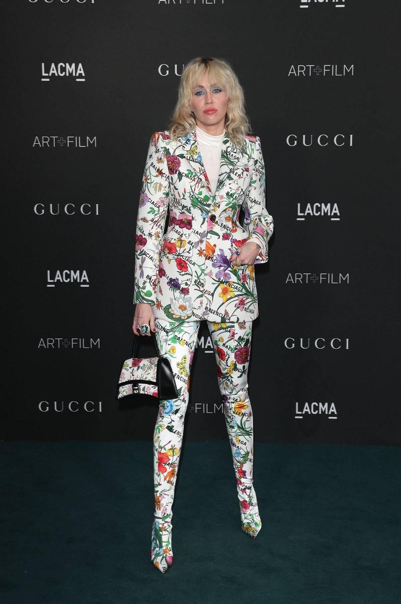 Miley Cyrus en la gala LACMA en Los Ángeles