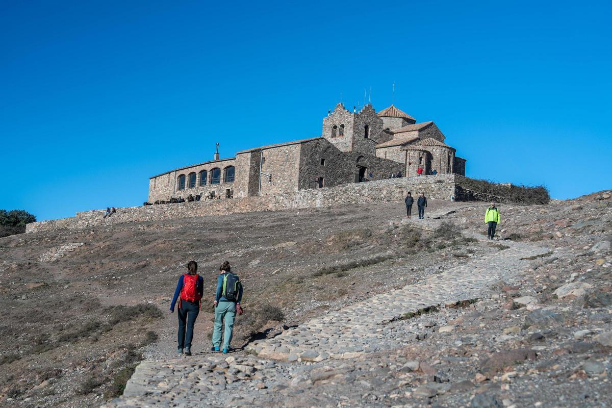 El paisaje de la famosa montaña de La Mola, que tiene un cierre anunciado