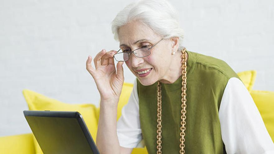 La única solución para evitar las gafas si tenemos presbicia es la cirugía