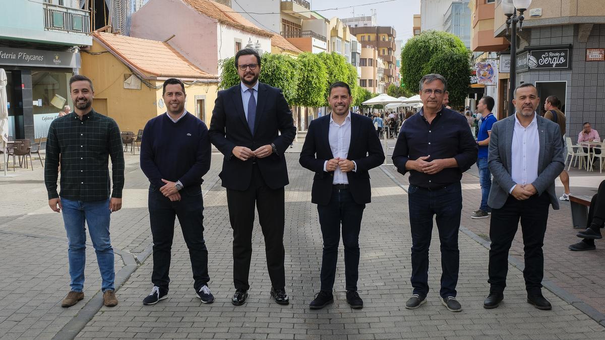 En la imagen, de izda a dcha, los candidatos de Ciuca, Juan Antonio Peña, PSOE, Alejandro Ramos, PP, Sergio Ramos, Coalición Canaria, Héctor  Suárez, Mas por Telde, Juan Francisco Artiles, e Izquierda Unida, César Santana.