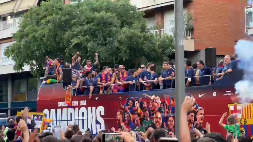 Casadó y Raphinha inician el cántico “madridista qui no boti”