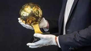 El Balón de Oro de Maradona se subastará en París