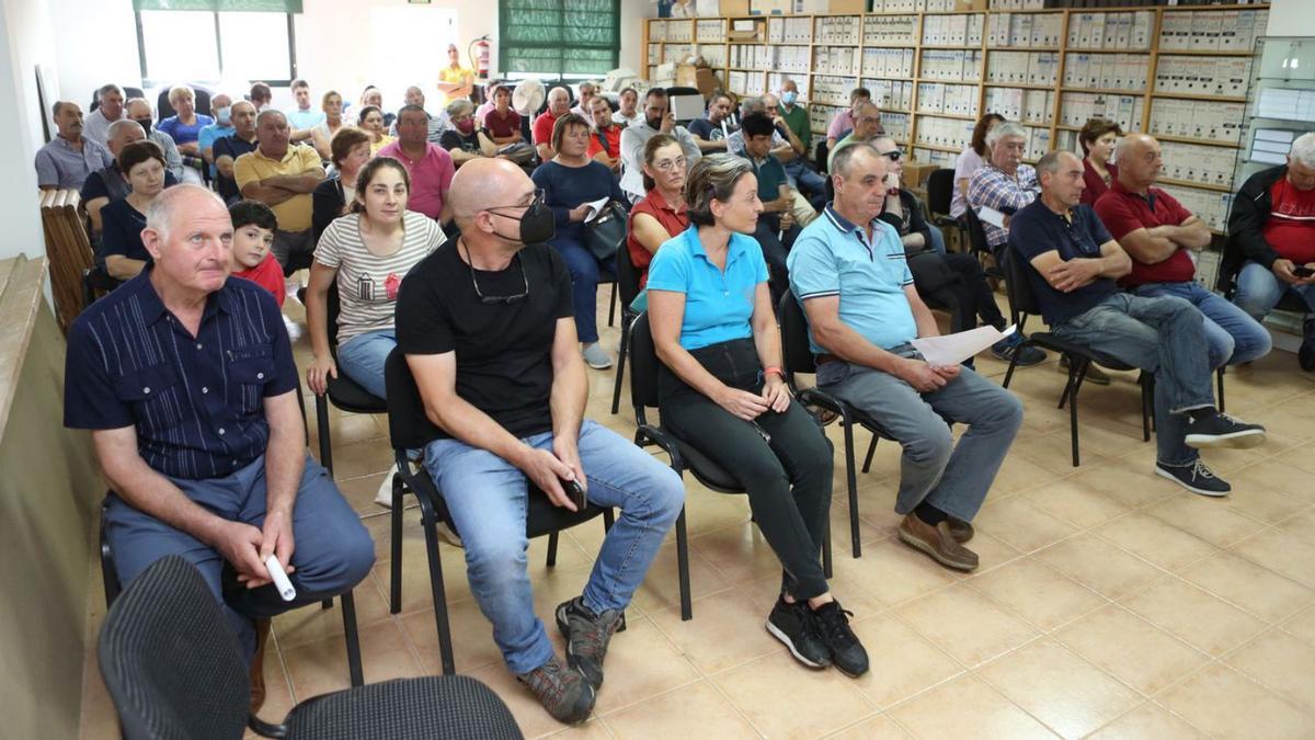 Un instante de la asamblea celebrada ayer. |  // BERNABÉ/ANA AGRA