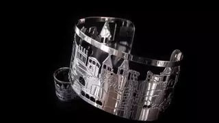 Sorteo | ¿Estás buscando tu pulsera perfecta para Navidad? ¡Llévate gratis estos brazaletes con el 'skyline' de Cáceres!