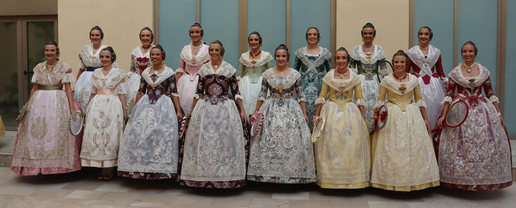 Las candidatas a Fallera Mayor de València 2026 se estrenan en la Batalla de Flores
