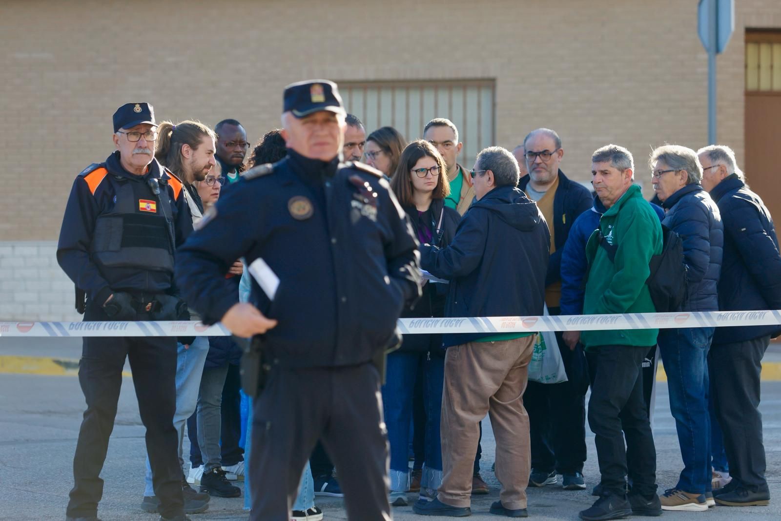 Amplio despliegue de Policía y Guardia Civil en el desahucio de 54 familias en Montserrat