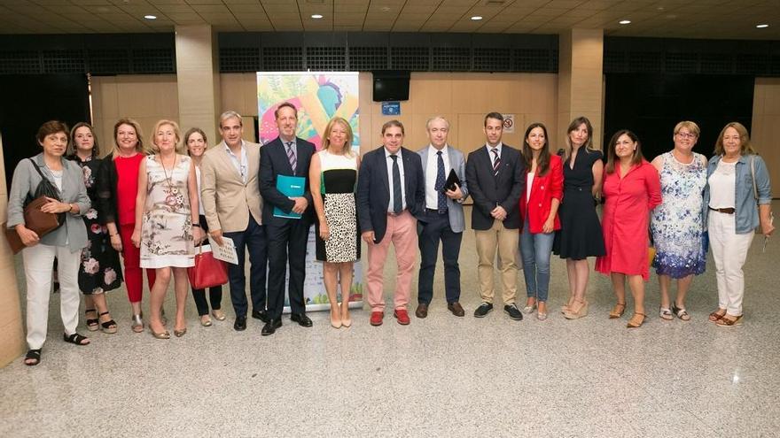 Unos 300 alumnos se han inscrito para asistir a alguno de los seis Cursos de Verano que oferta la Universidad de Málaga (UMA) en Marbella y que se inauguraron ayer, en el Palacio de Congresos Adolfo Suárez de la localidad.