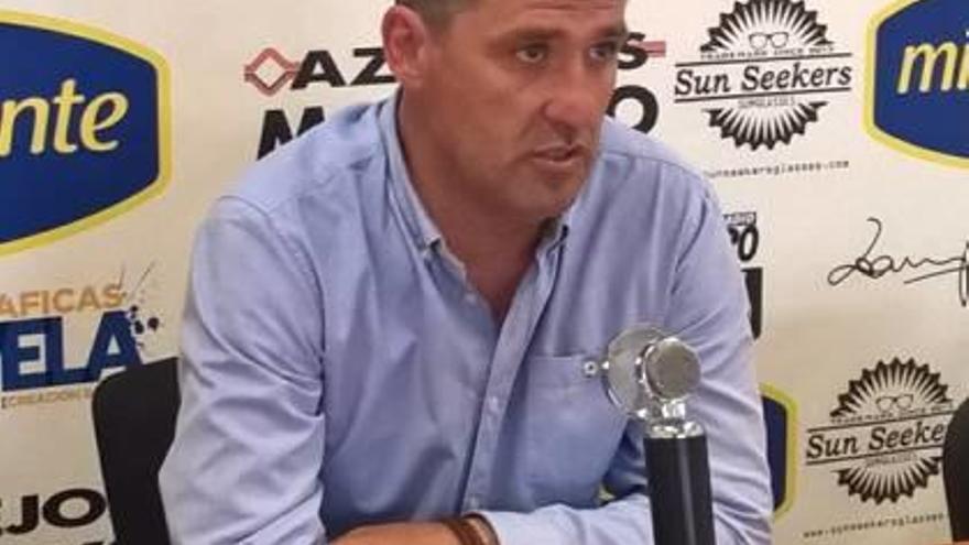 Emilio Larraz en rueda de prensa.