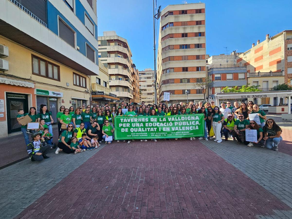 Los docentes de Tavernes de la Valldigna toman las calles