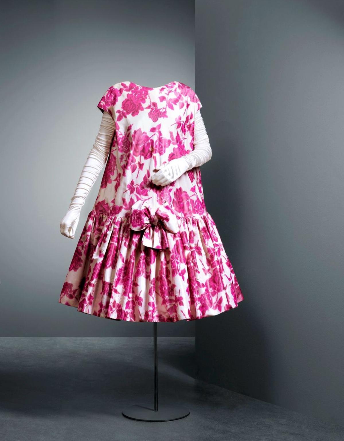 El 'baby doll' de Balenciaga, un diseño que se ha replicado mil veces en los vestidos del verano.