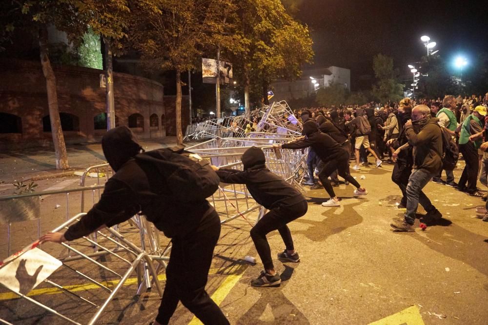 Galeria de fotos: Enfrontaments a Girona entre manifestants i policia