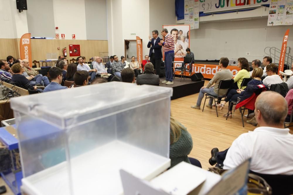 Ignacio Prendes y Francisco Sosa Wagner en el cierre de campaña de Ciudadanos en Asturias