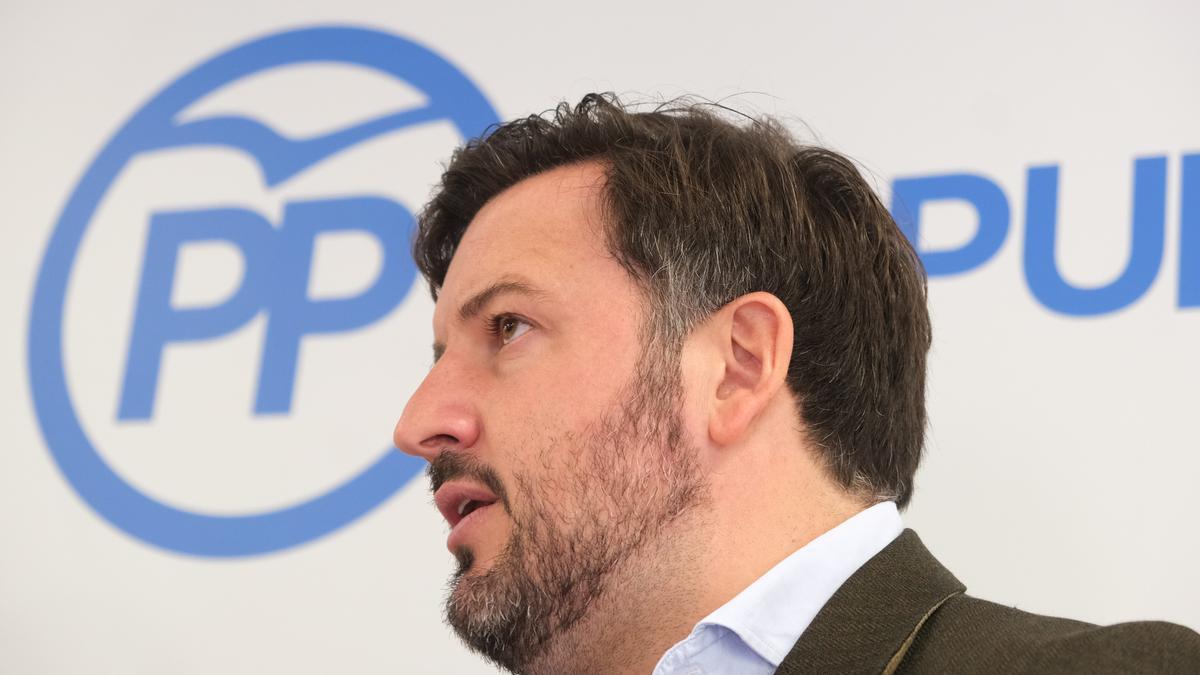 El presidente del PP de Elche, Pablo Ruz, en imagen de archivo en la sede del partido político