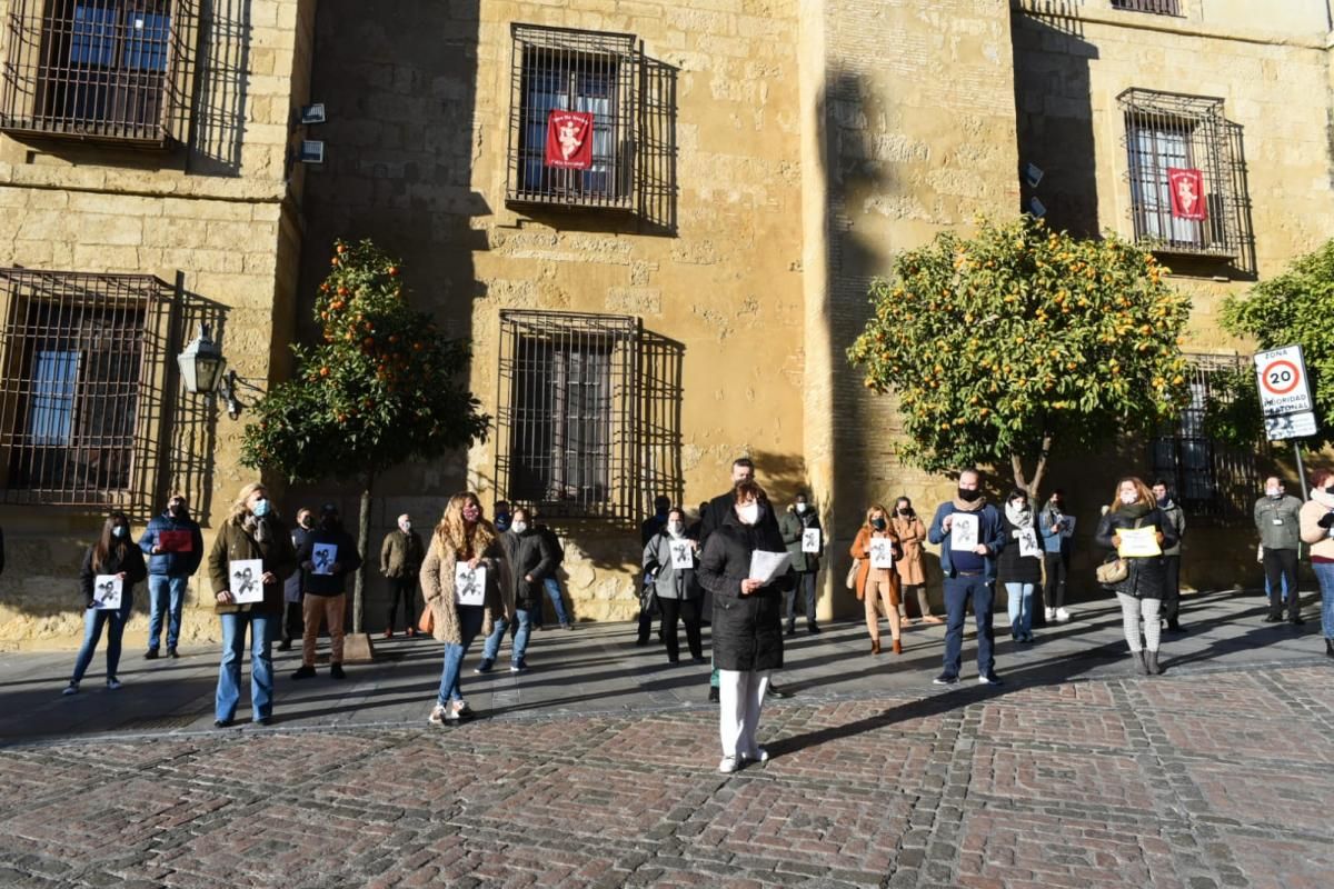 Concentración de los comerciantes y vecinos de la Judería, asfixiados por la crisis del covid