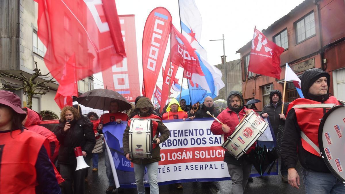 Manifestación de los trabajadores de Losán y Aserpal de Vilasantar a  Curtis