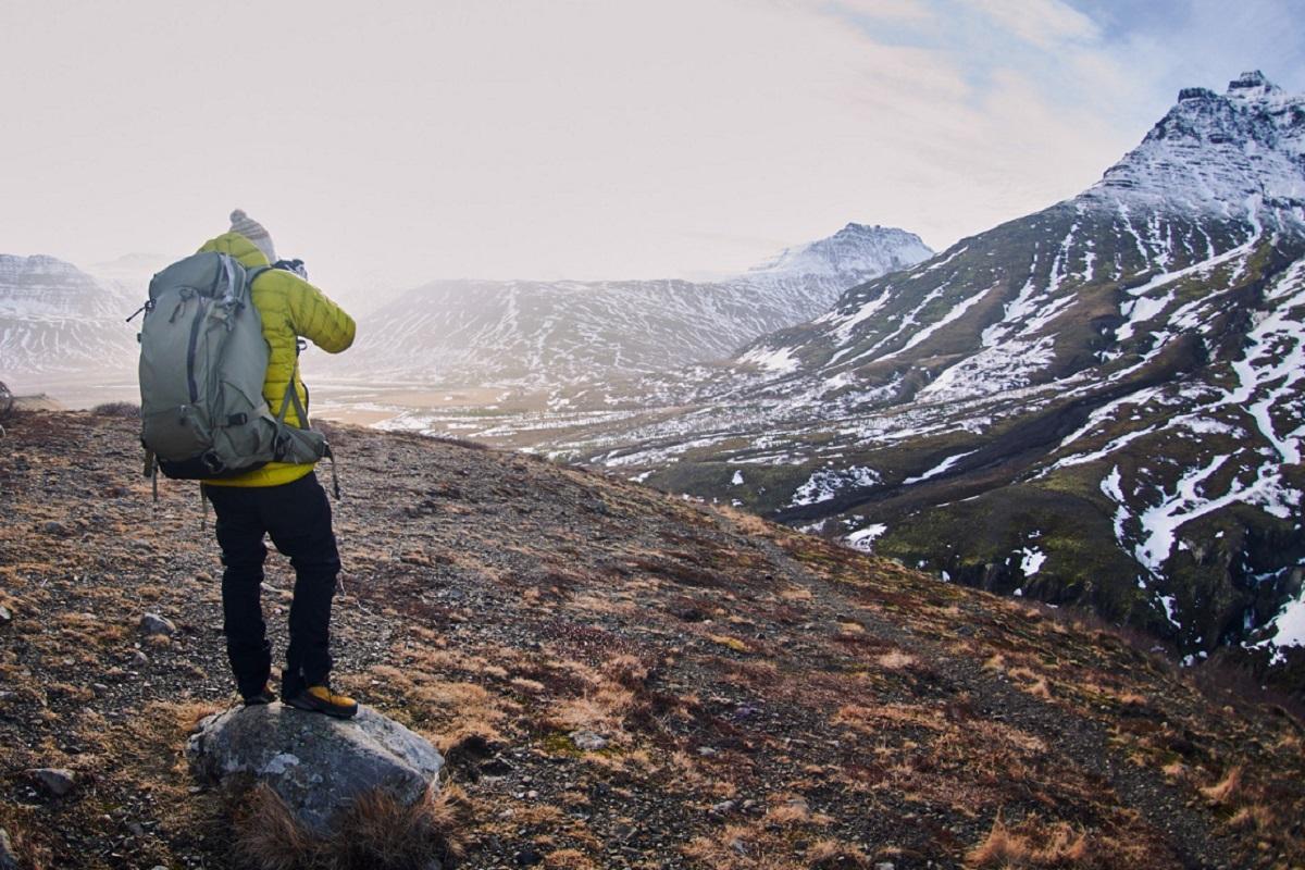 No olvides estos básicos para pasear por la nieve sin helarte: ropa térmica, zapatos apropiados, gorro, guantes...