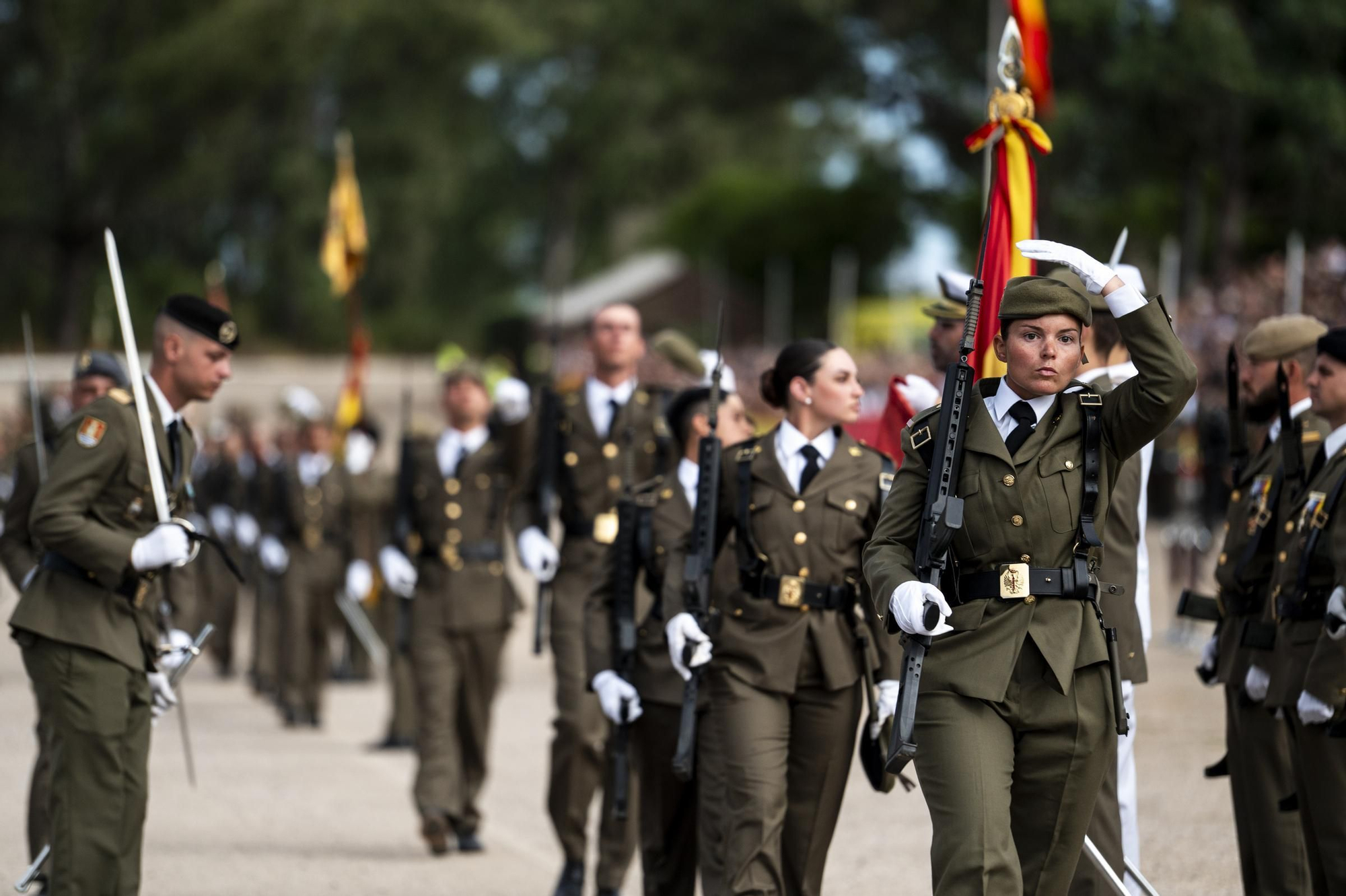 EN IMÁGENES | Multitudinaria jura de bandera en Cáceres con récord de mujeres soldado