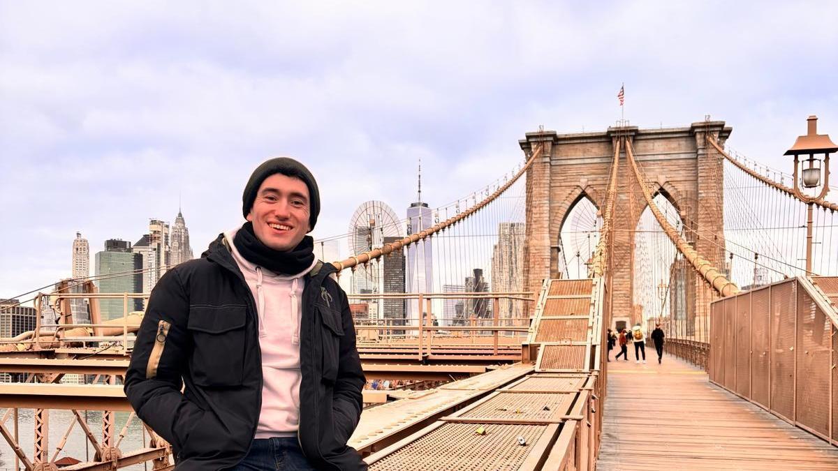 Miguel Salom al Pont de Brooklyn de Nova York.