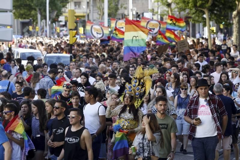 Fotogalería de la manifestación por el día del Orgullo Gay en Zaragoza