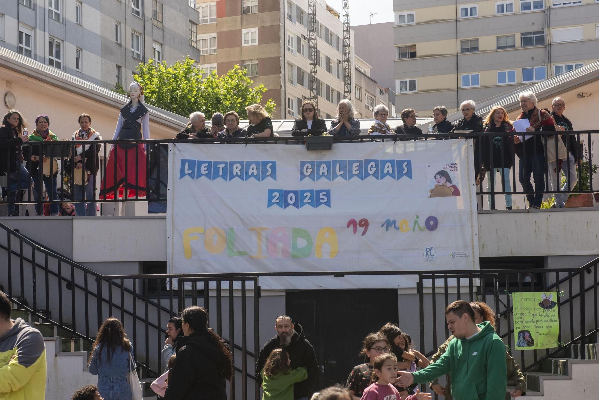 Baile, pandeireta e alegría no Raquel Camacho