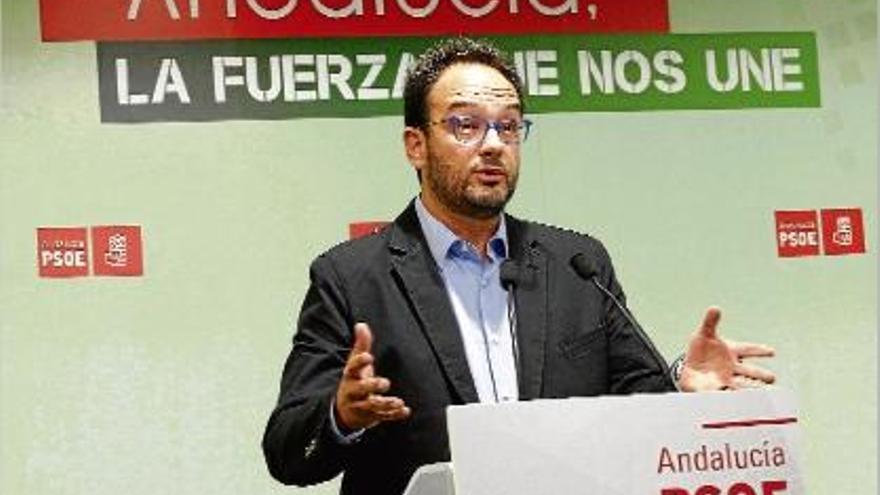 El portaveu socialista, Antonio Hernando, va afirmar que el PSOE seguirà unit en el &quot;no&quot; a Rajoy.