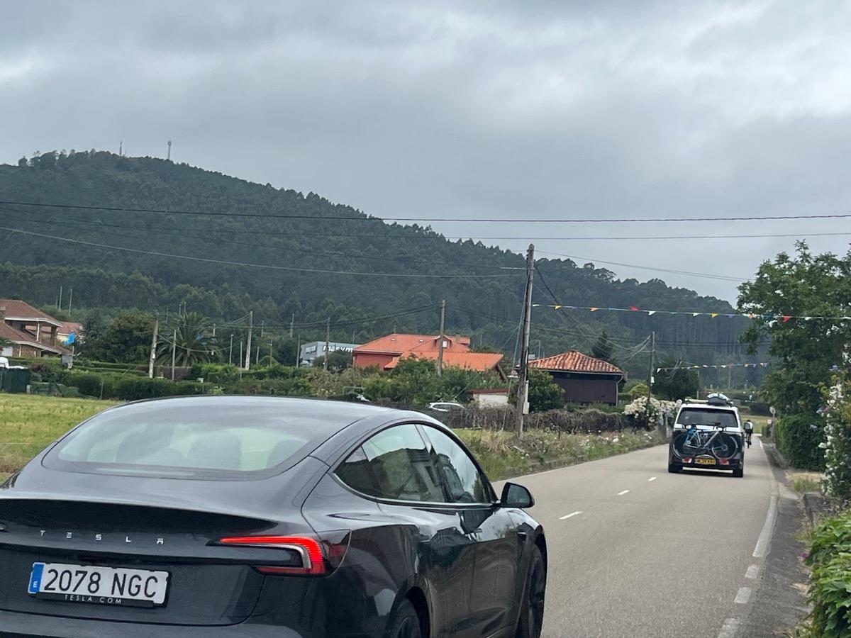 En imágenes: Los vecinos piden limitar la velocidad de los vehículos a su paso por Villademar En imágenes: Los vecinos piden limitar la velocidad de los vehículos a su paso por Villademar