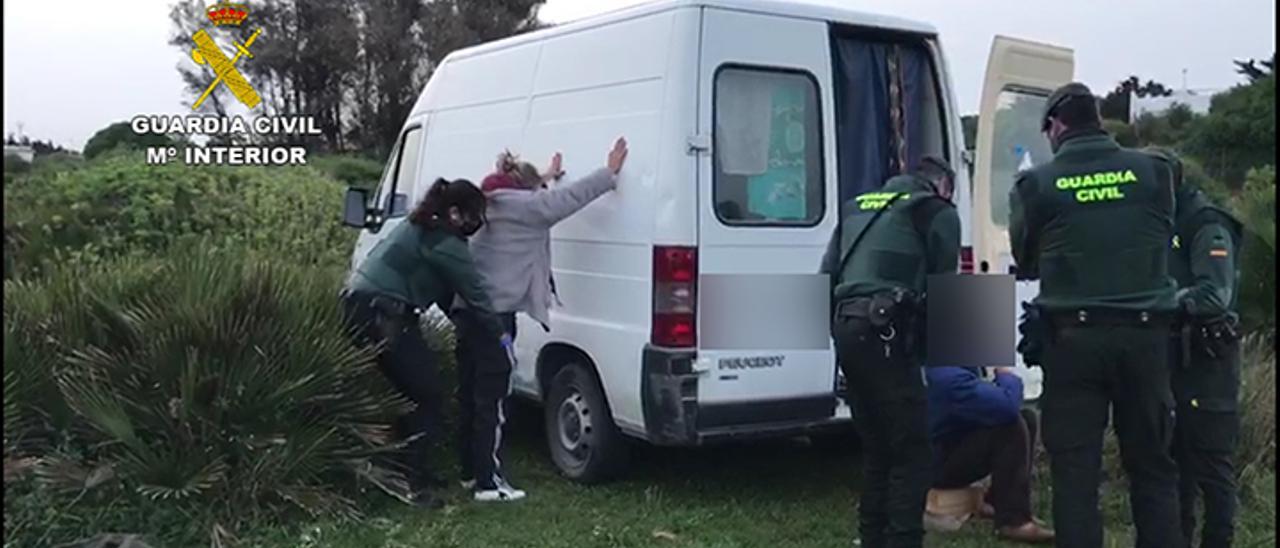 Un instante de la detención dentro de la Operación Pobegai.