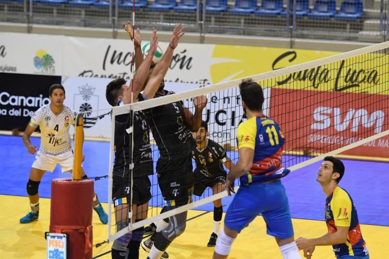 DEPORTES. 03-11-18 VECINDARIO. SANTA LUCIA DE TIRAJANA. Partido de Voleibol masculino: Vecindario ACE Gran Canaria - Ushuaña Ibiza Voley FOTOS: JUAN CASTRO.  | 03/11/2018 | Fotógrafo: Juan Carlos Castro