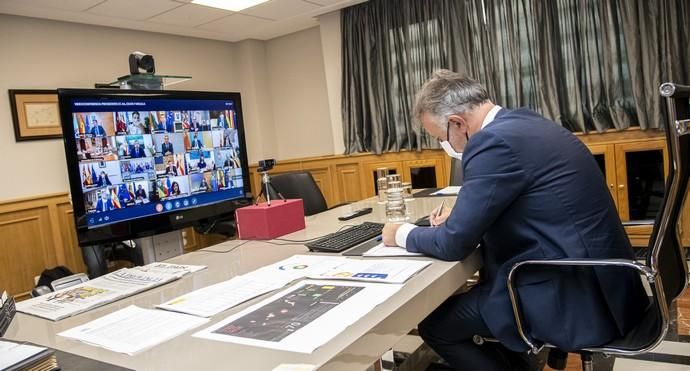 Ángel Víctor Torres asiste a la reunión telemática de presidentes autonómicos con el presidente nacional Pedro Sánchez