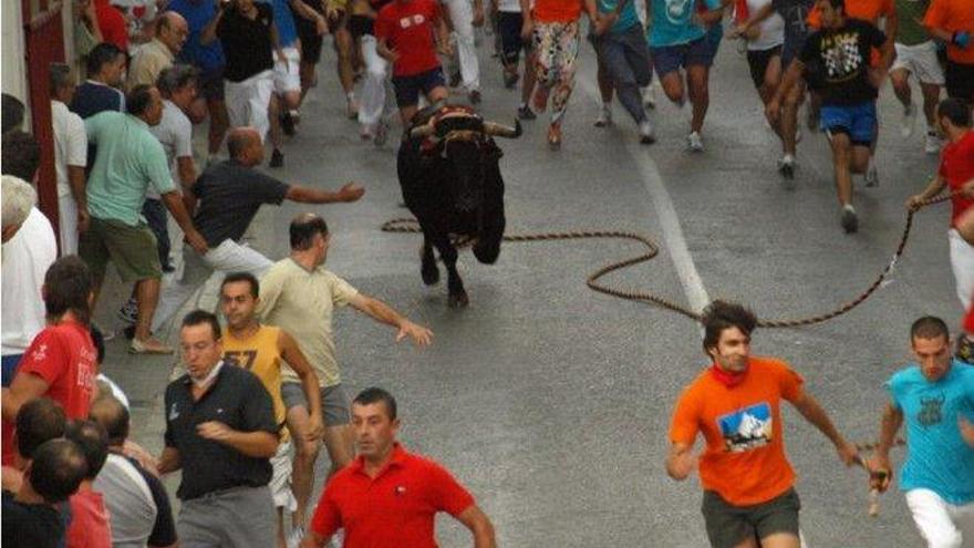 Muere un hombre corneado por un toro en una fiesta de Valencia