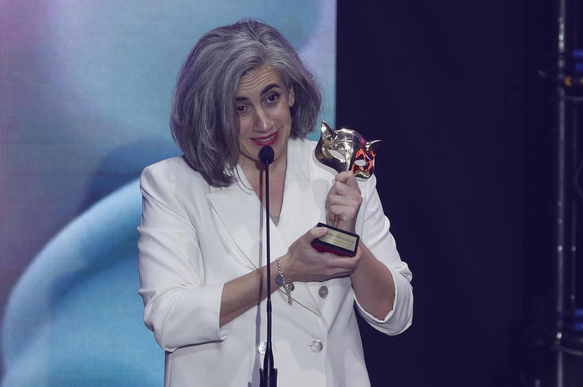 La productora Lara Izaguirre recibe el Feroz a mejor película dramática por '20.000 especies de abejas'.