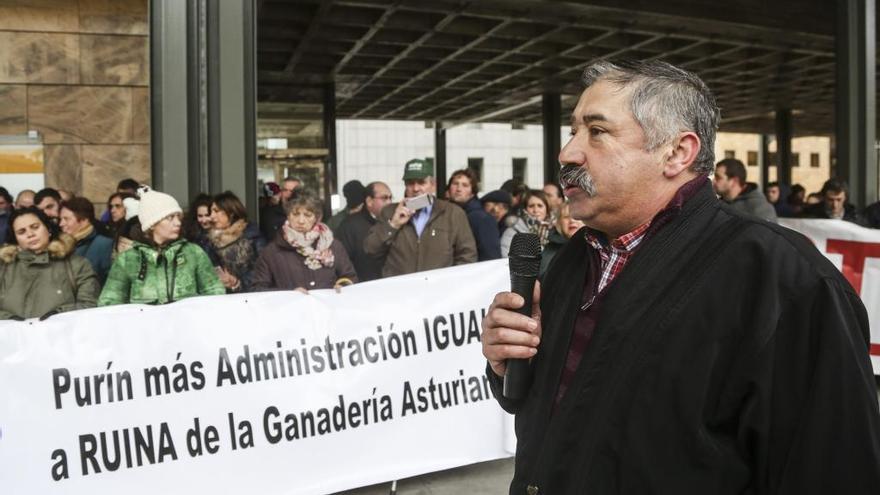 José Ramón García Alba, durante una protesta en Oviedo.