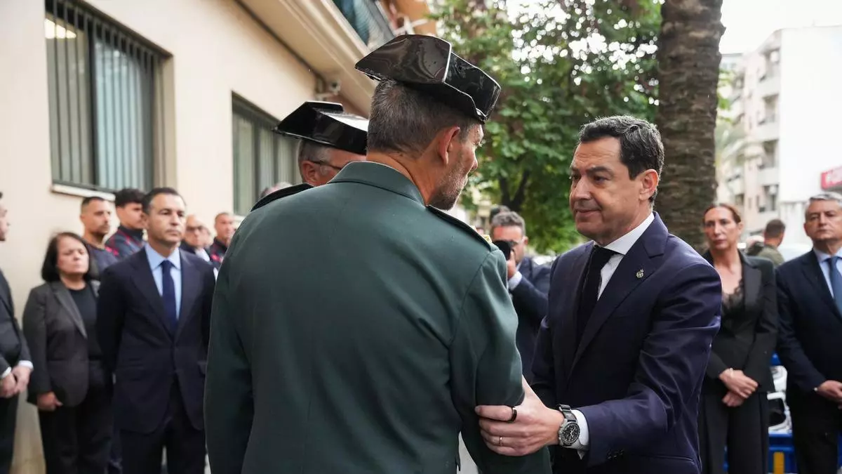 Juanma Moreno, en el funeral de los dos guardias civiles de Huelva: "Esta batalla contra el narcotrafico la vamos a ganar"