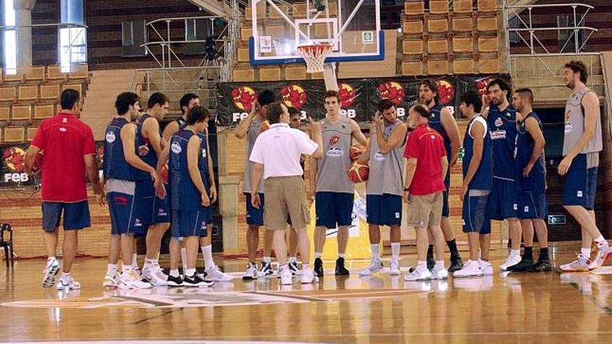 La selección española de baloncesto durante un entrenamiento en Badajoz.