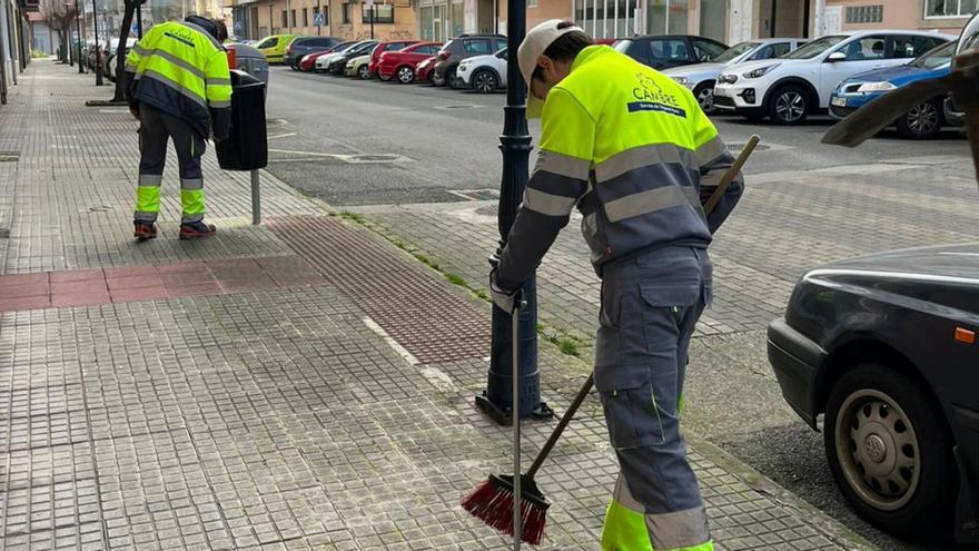 La empresa de limpieza viaria prepara una demanda a Cambre por 8 meses de impagos