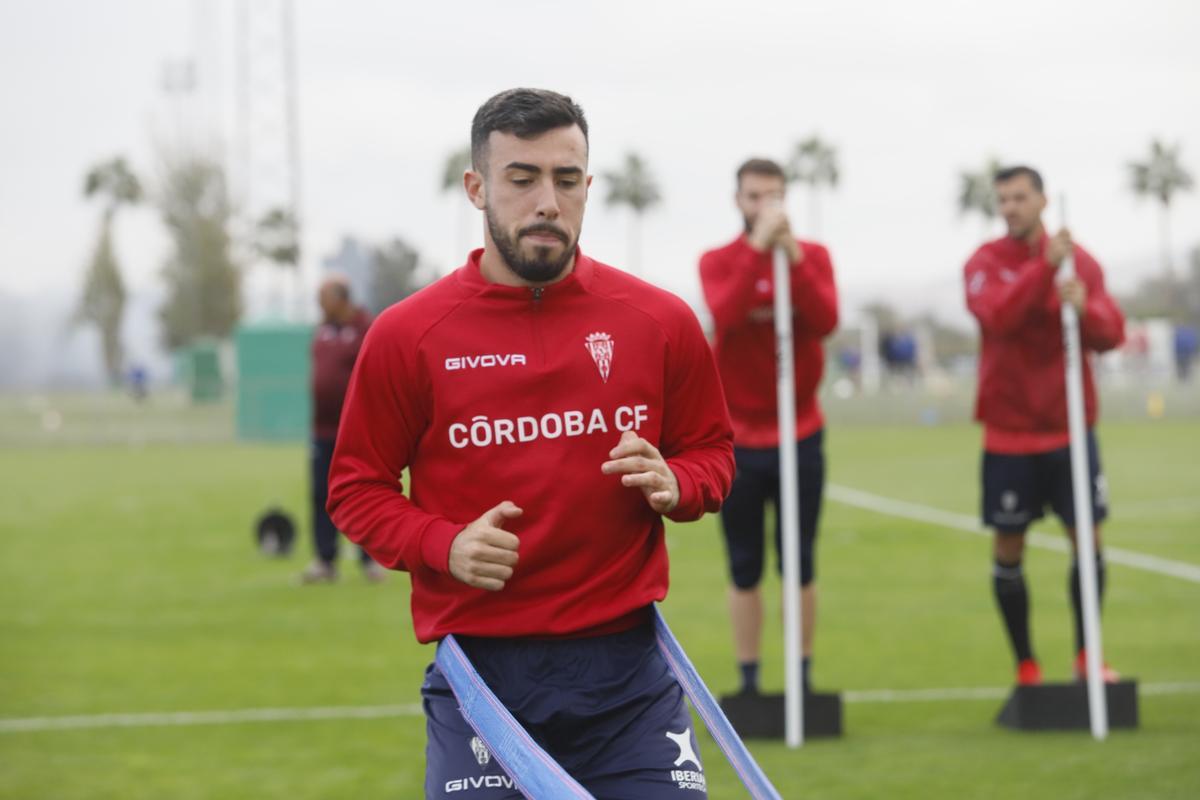 Carlos Puga en un entrenamiento en la Ciudad Deportiva del Córdoba CF.