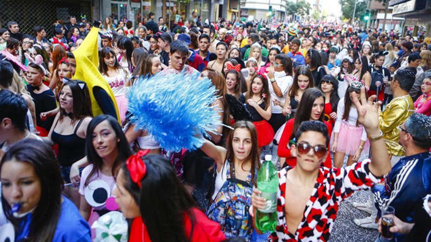 &#039;Con hadas y a lo loco&#039;, primer premio del concurso de carrozas del Carnaval