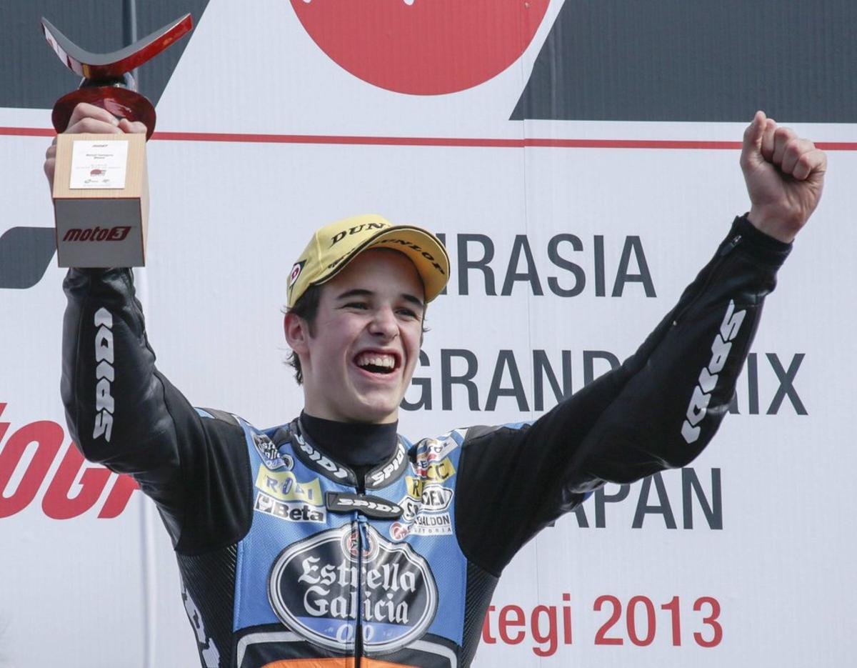 El piloto español de Moto3 Alex Márquez de Estrella Galicia celebra tras ganar la carrera de Moto3 en el Gran Premio de Japón en Twin Ring Motegi, al norte de Tokio, Japón. Quedando 4º clasificado de la temporada y rockie del año.