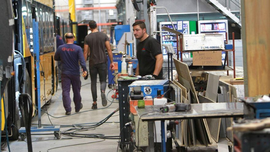 Trabajo en el interior de una firma del sector de automoción en Ourense. | Iñaki Osorio