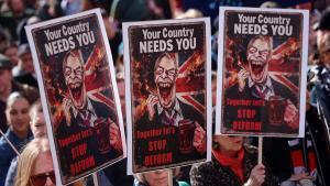 Manifestació multitudinària a Londres contra l’extrema dreta